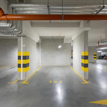 One Bedroom Nadodrze With Free Garage By Renters * Breslavia