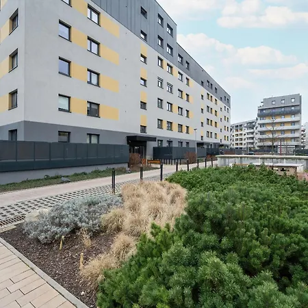 Апартаменты One Bedroom Nadodrze With Free Garage By Renters Вроцлав
