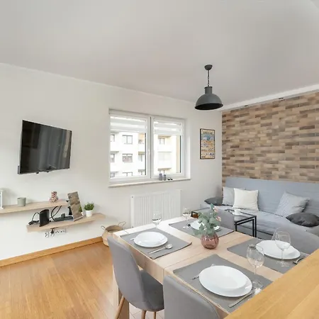 One Bedroom Nadodrze With Free Garage By Renters * Breslavia