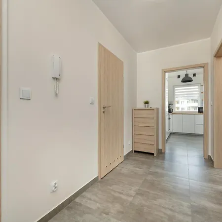 One Bedroom Nadodrze With Free Garage By Renters Apartamento