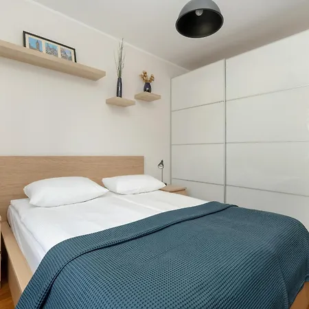 One Bedroom Nadodrze With Free Garage By Renters Apartamento *